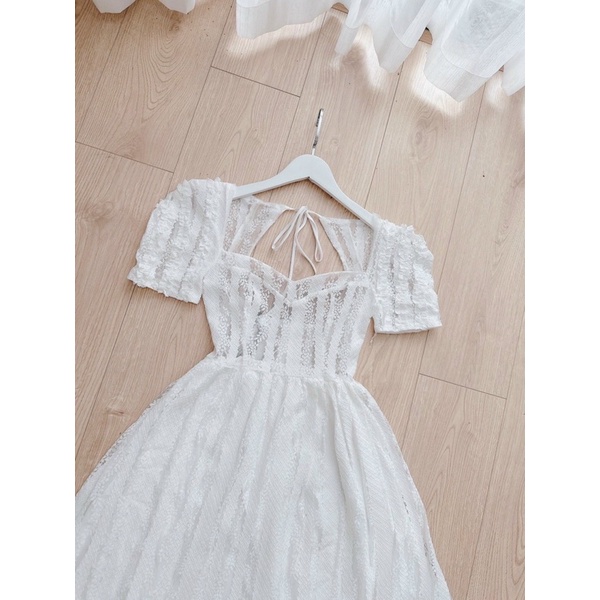 Váy nữ ren viền ngực khoét lưng buộc dây chiết eo xoè trắng