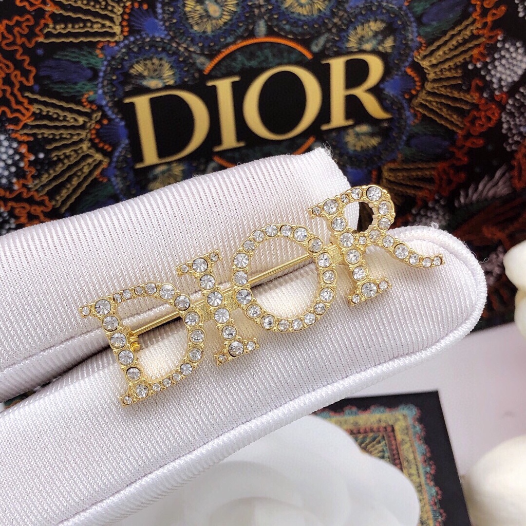 Ghim cài áo chữ Dior CD cao cấp đính đá lấp lánh