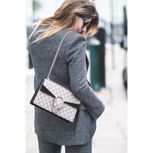 Túi xách .G..G. đầu rồng, túi da thật cầm nặng tay, bên trong lót nhung,size 25, độ mới 98%