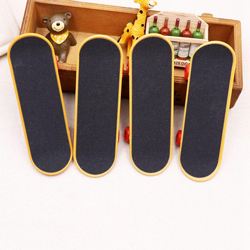 Ván Trượt Bằng Nhựa Dùng Huấn Luyện Vẹt