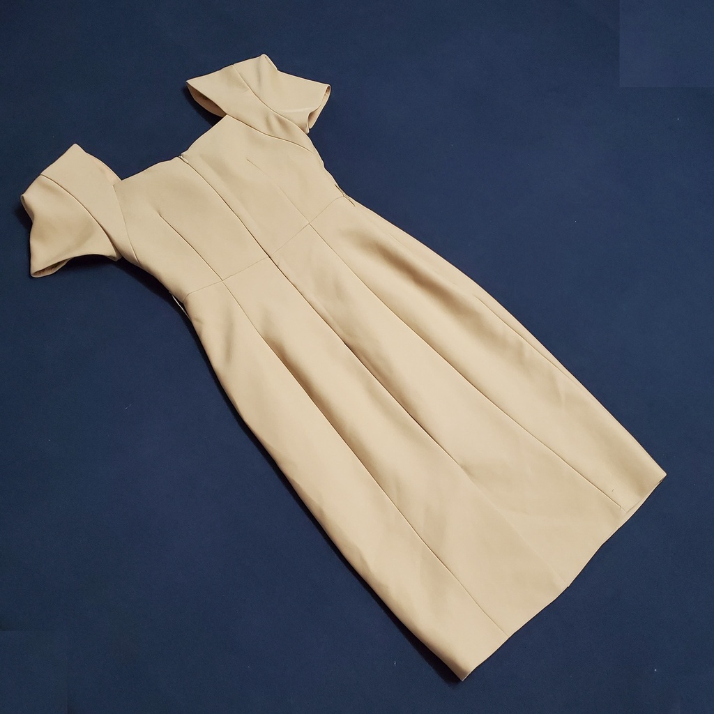 Đầm body cổ vuông 3SIS