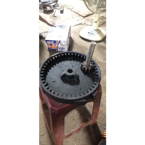 Nhông đổ máy trộn bê tông