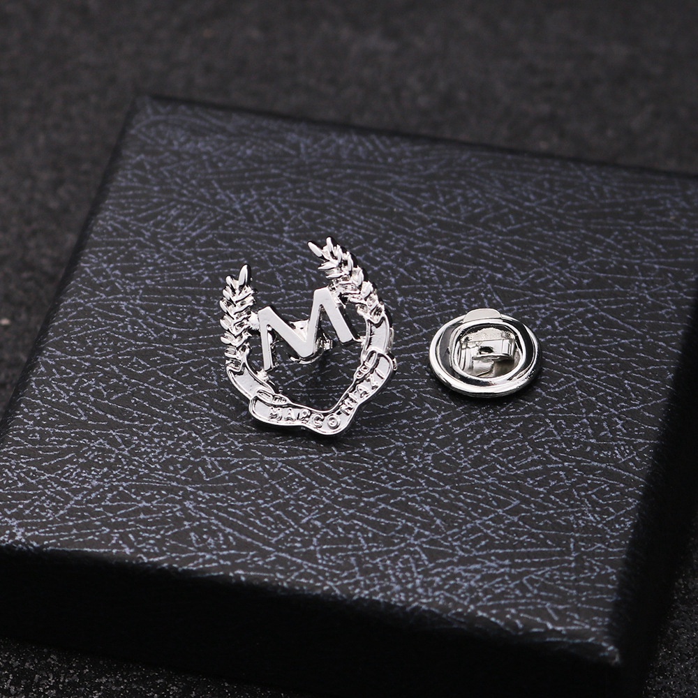 Ghim cài áo EFAN hình chữ M màu vàng lúa mạch đơn giản thời trang Hàn Quốc cho nam