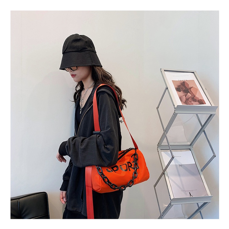 Túi Xách Thể Thao Đeo Vai Chất Liệu Nylon Phối Dây Xích Thời Trang Dành Cho Nữ