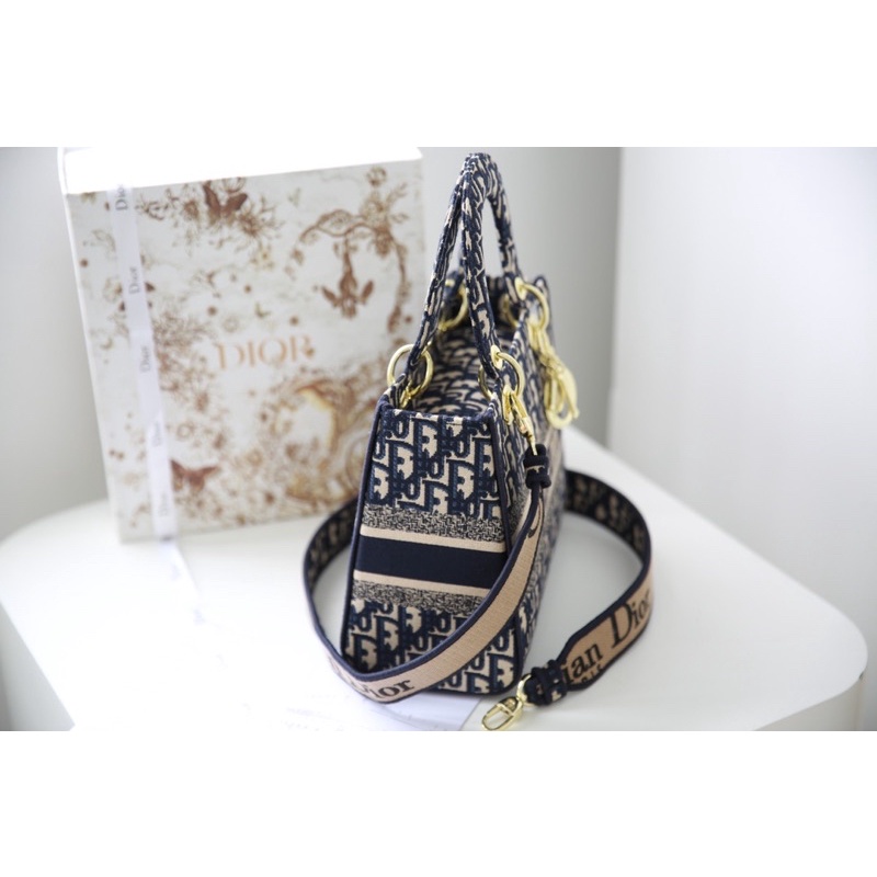 Túi quai xách W566-24 Dior D-Lite hoa văn thêu full2box