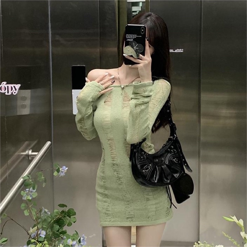 Áo dệt kim dáng dài trùm mông lệch vai thiết kế rách cá tính phù hợp xuân hè phong cách hàn quốc