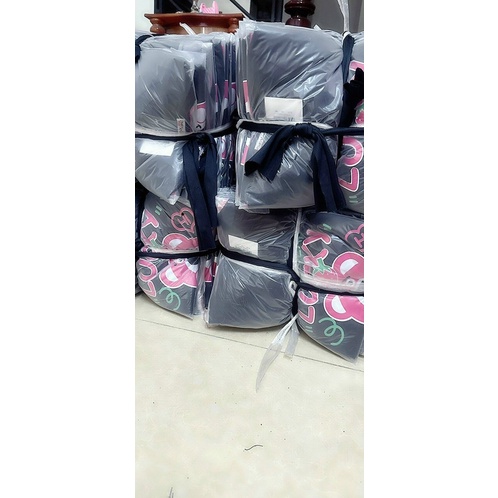 Sét hot gấu dâu quần caro phối bèo kèm 2 túi quần xinh