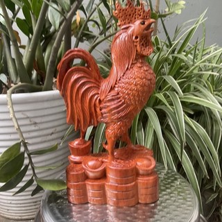 Tượng con gà gỗ hương