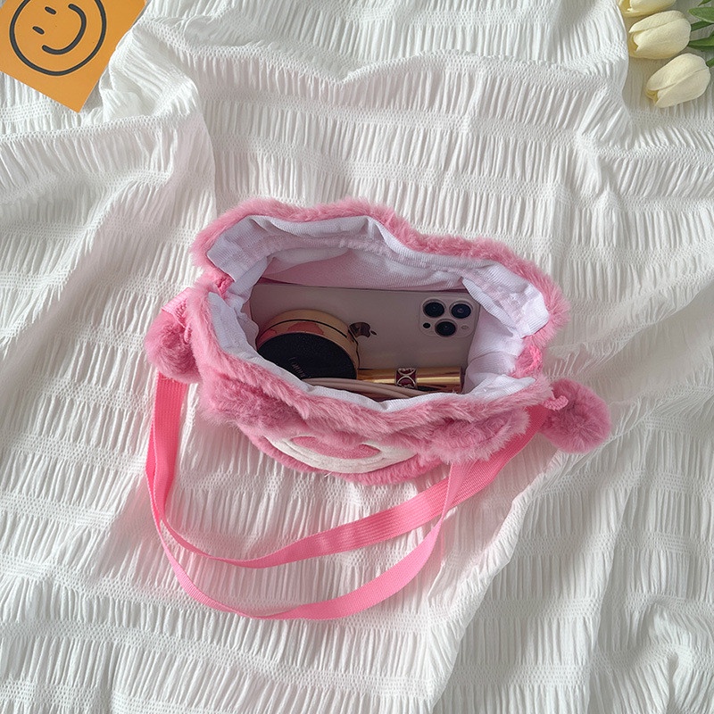 Túi đeo vai dây rút gấu dâu phối lông dễ thương, Túi xách đeo chéo gấu Lotso thời trang năng động _ Ting ting