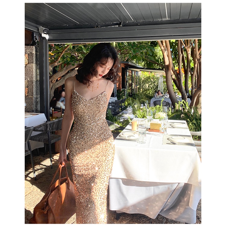 Đầm Nhung Hai Dây Cổ Chữ v Đính Kim Sa Lấp Lánh Thời Trang