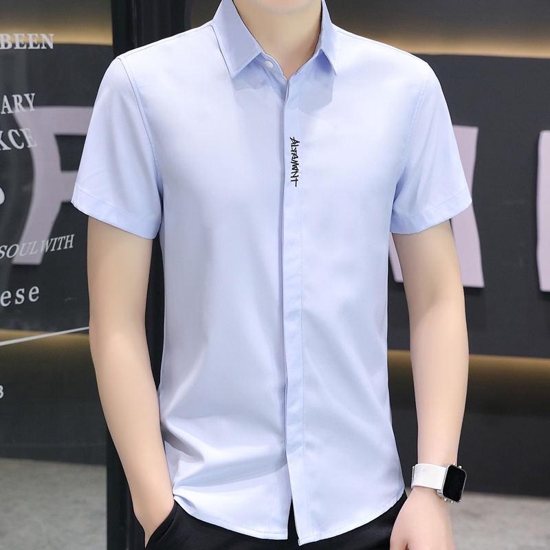 Áo Sơ Mi Lụa Lạnh Mỏng Ôm Dáng Màu Trơn Thêu Chữ Phối Nút Màu Đen / Trắng / Xanh Lá / Xanh Dương Kiểu Hàn Quốc Thời Trang Mùa Hè Cho Nam