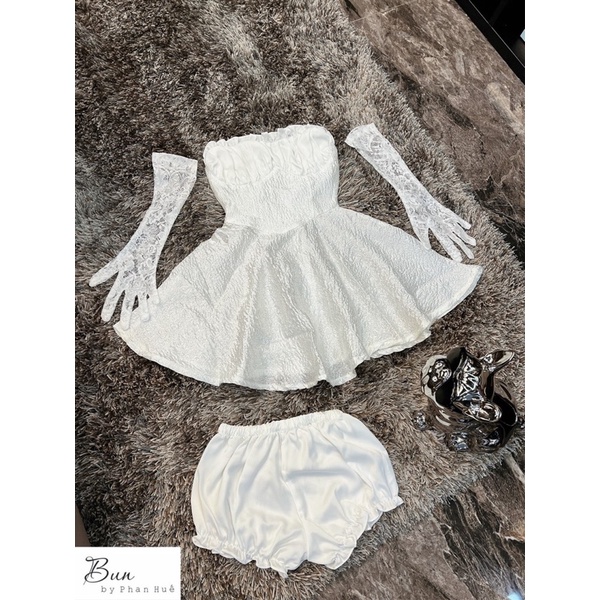 Váy quây trắng kèm găng tay