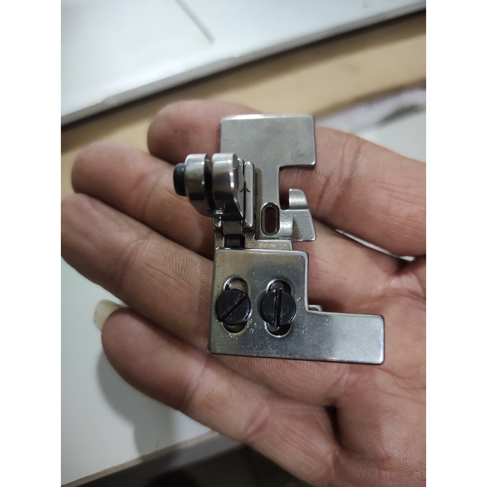chân vịt nhún máy vắt sổ 4 chỉ và 5 chỉ
