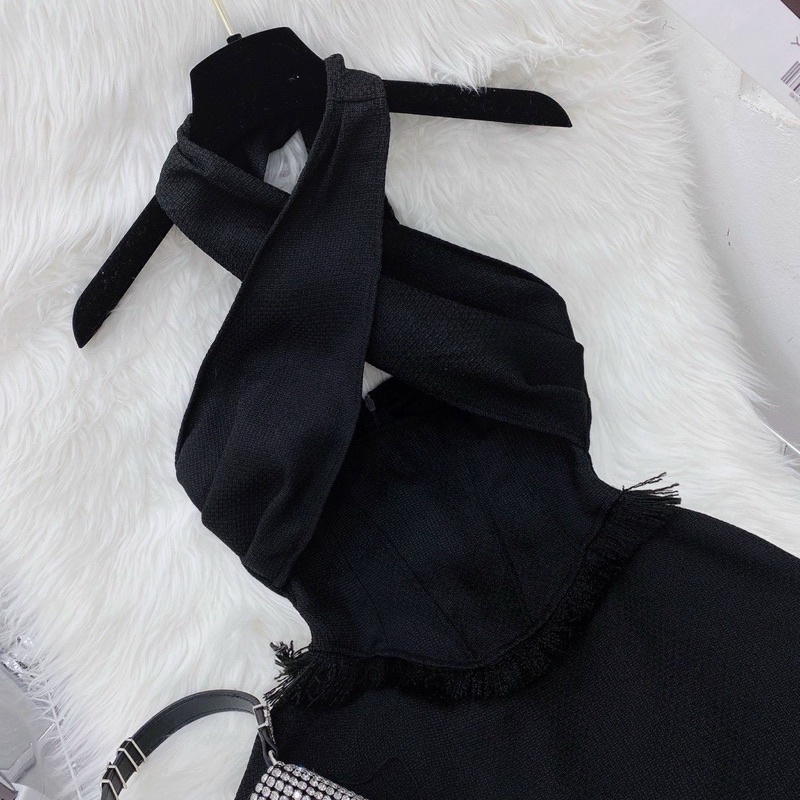 Đầm Kiểu Cổ Yếm Khoét Eo TK Sang Chảnh D172