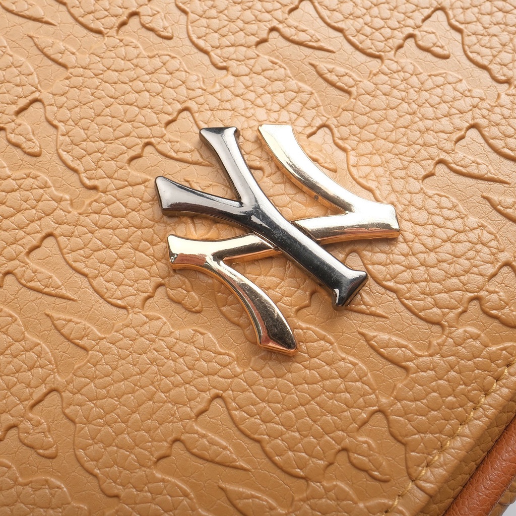 Túi MLB vân da Logo NY kim loại họa tiết Monogram 2023