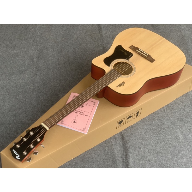 guitar acoustic Rosen R135 nhiều phần quà hấp dẫn lên đến 10 món phụ kiện cho khách hàng thân yêu