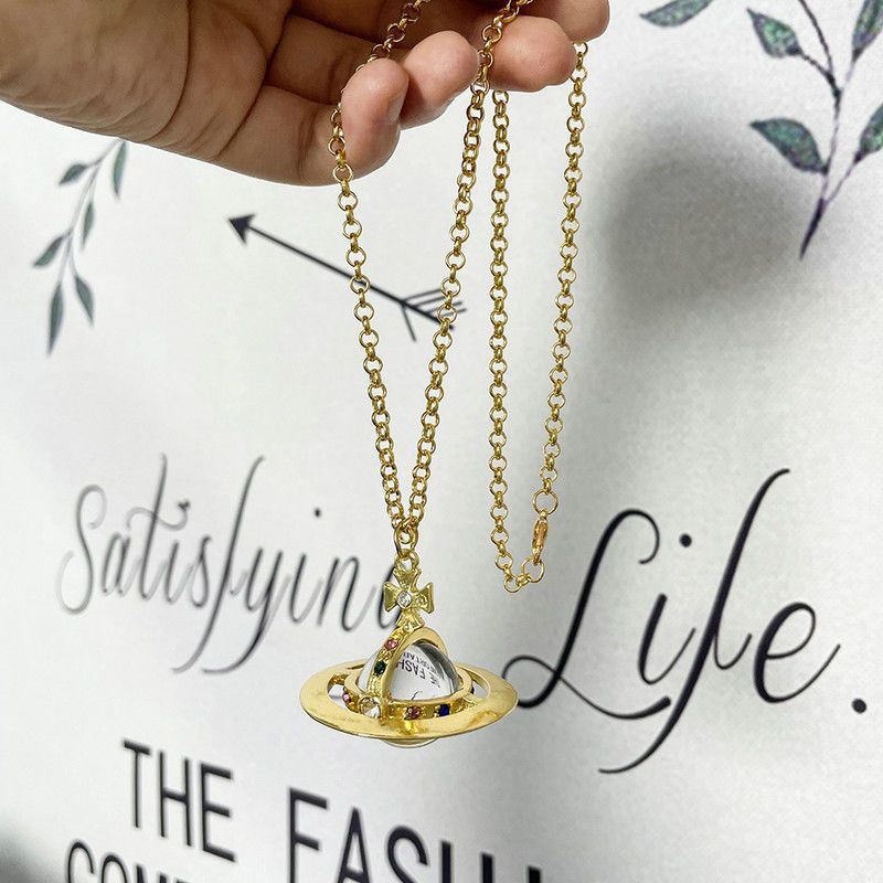 Vivienne Westwood Vòng cổ Mặt Gỗ Vivienne Westwood Cao Cấp Sang Trọng