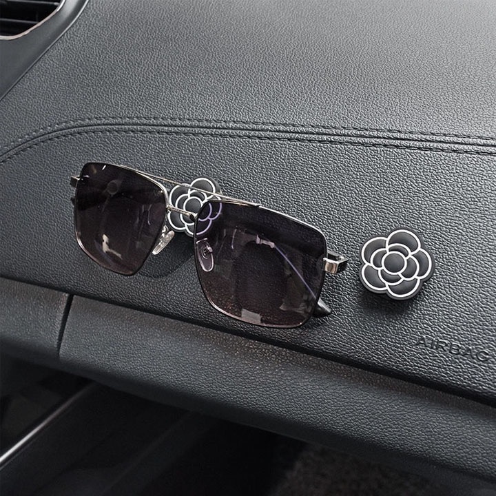 Móc treo đồ ô tô hoa trà dán nội thất xe siêu xinh