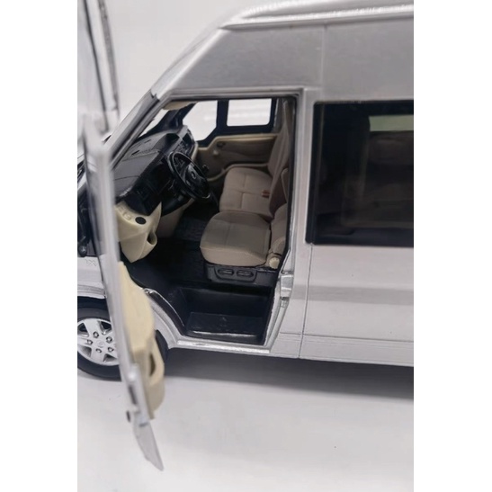 Mô hình xe 16 chỗ Ford Transit 2016 tỉ lệ 1:18