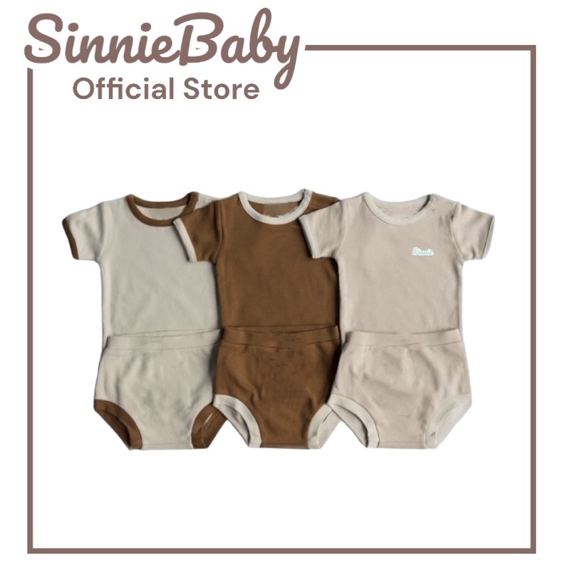 Bodysuit cho bé Sinnie kèm quần chíp siêu dễ thương.
