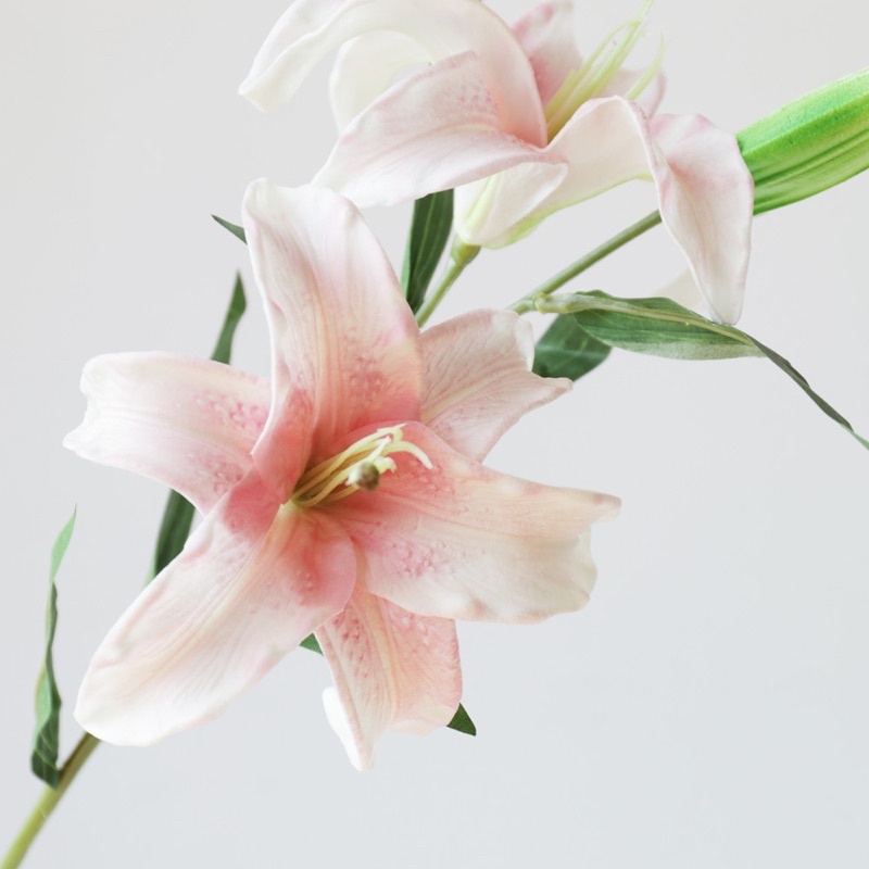 Hoa ly giả 2 bông 1 nụ trang trí nhà cửa,decor phòng, trang trí chụp ảnh