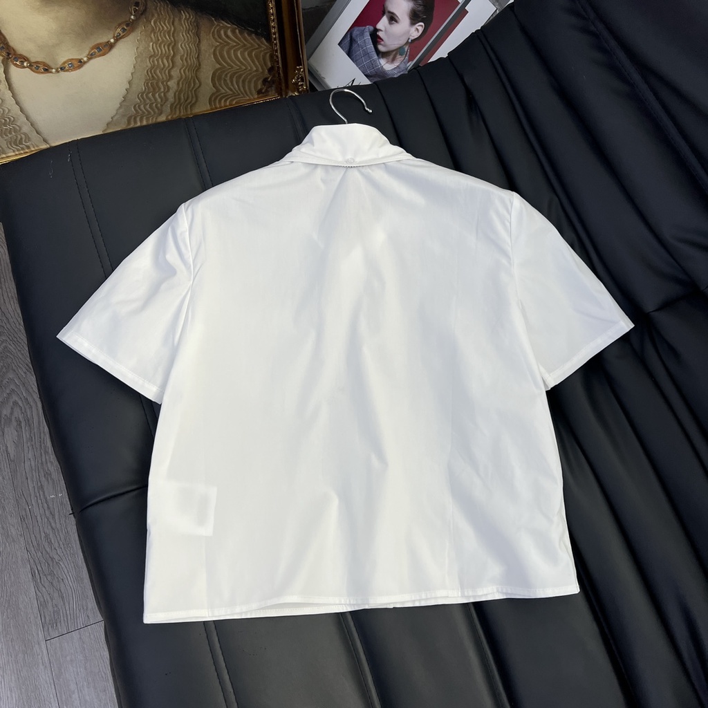 Set áo sơ mi croptop và chân váy thời trang cao cấp Prada phong cách trẻ trung, thu hút