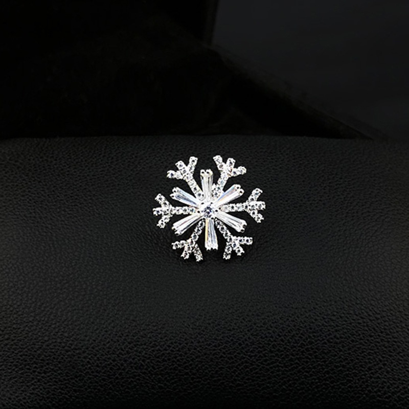 Ghim Cài Áo Hình Bông Tuyết Đính Đá Sang Trọng
