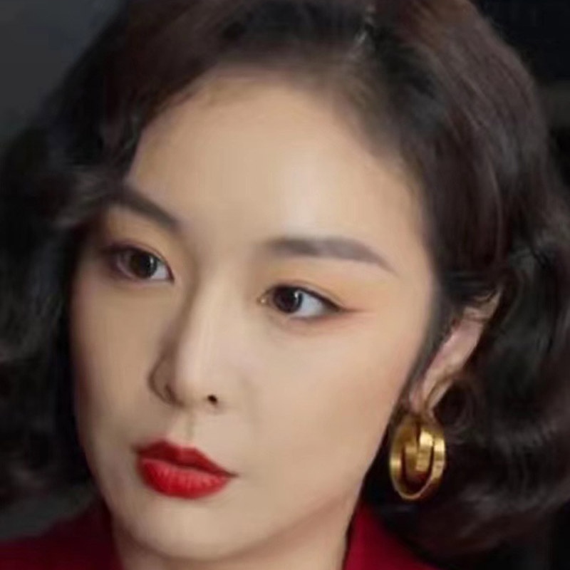 Khuyên Tai Kim Loại Thiết Kế Độc Đáo Phong Cách Niche Mới Cho Chị Em Chen Shuting