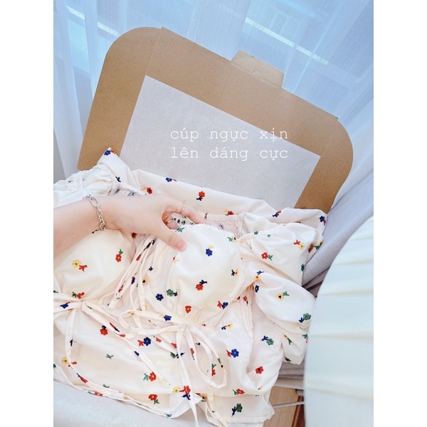 ĐẦM HOA NHÍ ĐUÔI CÁ CỔ VUÔNG TAY BỒNG CÚP NGỰC DÁNG DÀI