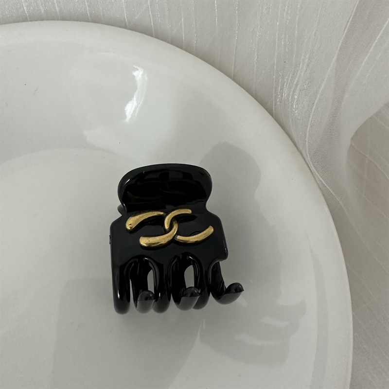 Kẹp Tóc Hình Cá Mập Răng Dài Màu Đen Phong Cách Mới