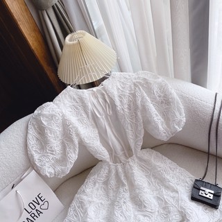 ĐẦM TRẮNG REN HOA NỔI CUTOUT LƯNG EO