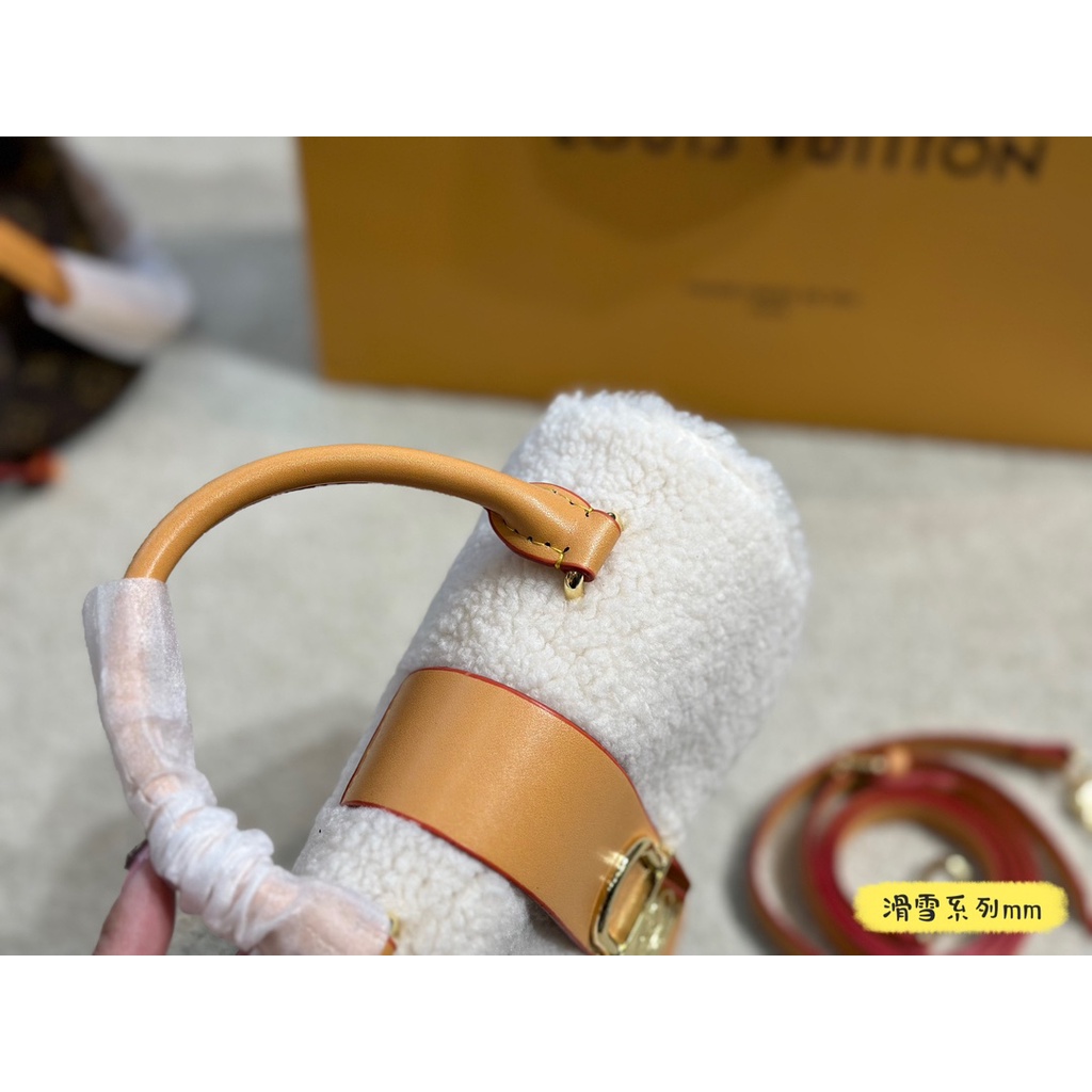 Túi Đeo Chéo Louis Vuitton Bằng Da Bò Mềm Thời Trang Cao Cấp Cho Nữ