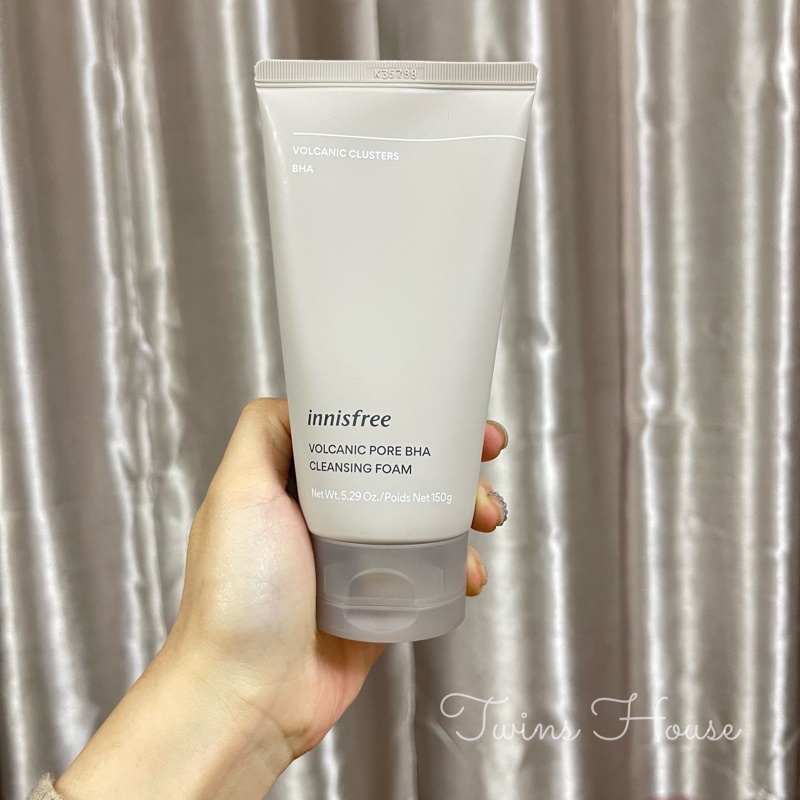 Sữa Rửa Mặt Tro Núi Lửa INNISFREE JEJU VOLCANIC PORE CLEANSING FOAM