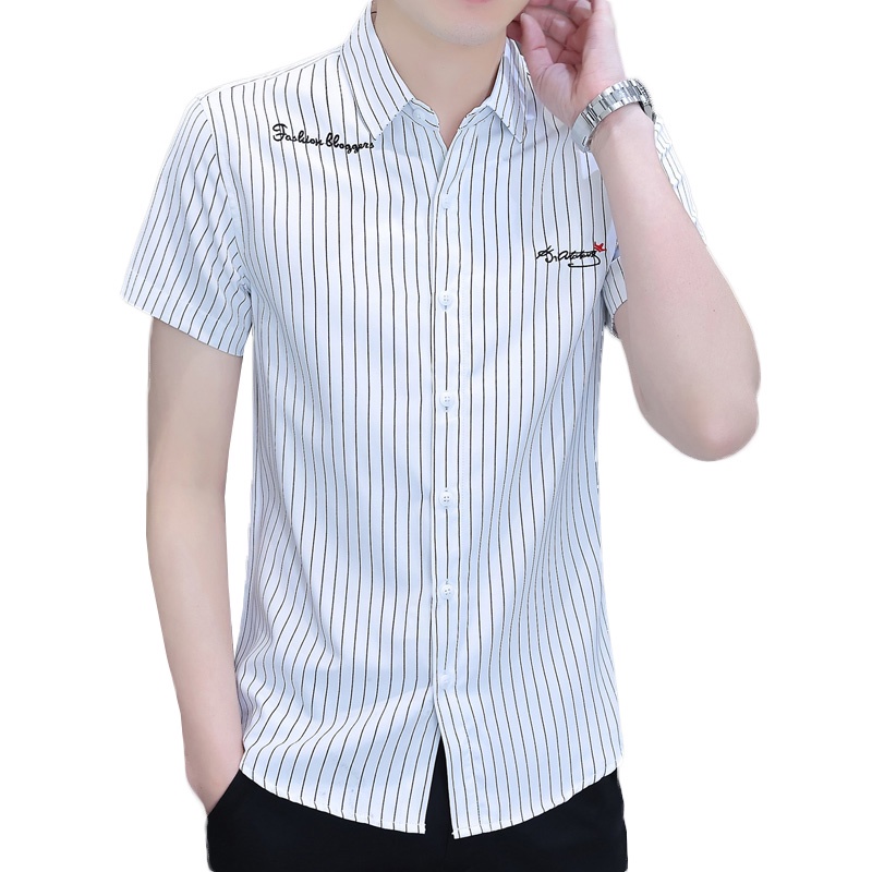 Áo Sơ Mi Nam Tay Ngắn Kẻ Sọc Thêu Chữ Đơn Giản Màu Trắng / Đen / Xám Nhạt Phong Cách Hàn Quốc