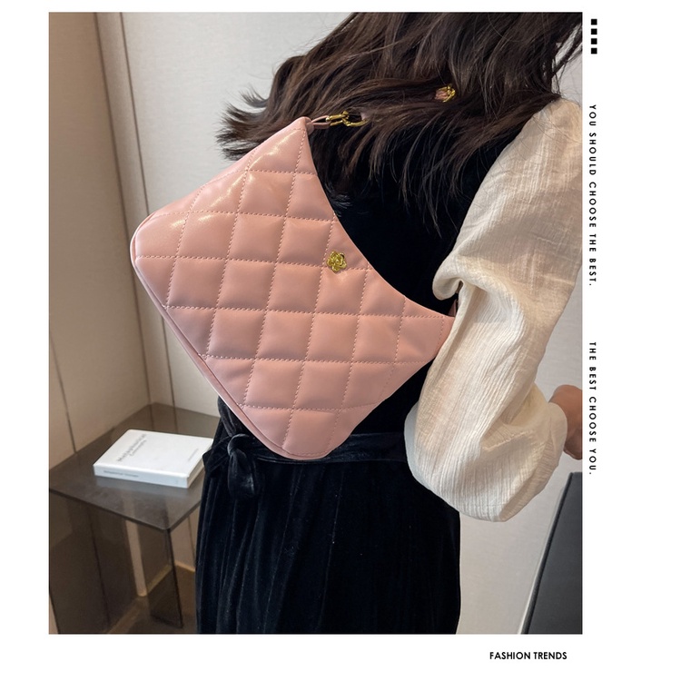 Túi đeo dưới cánh tay Phối Dây Xích Thời Trang 2023 Cho Nữ