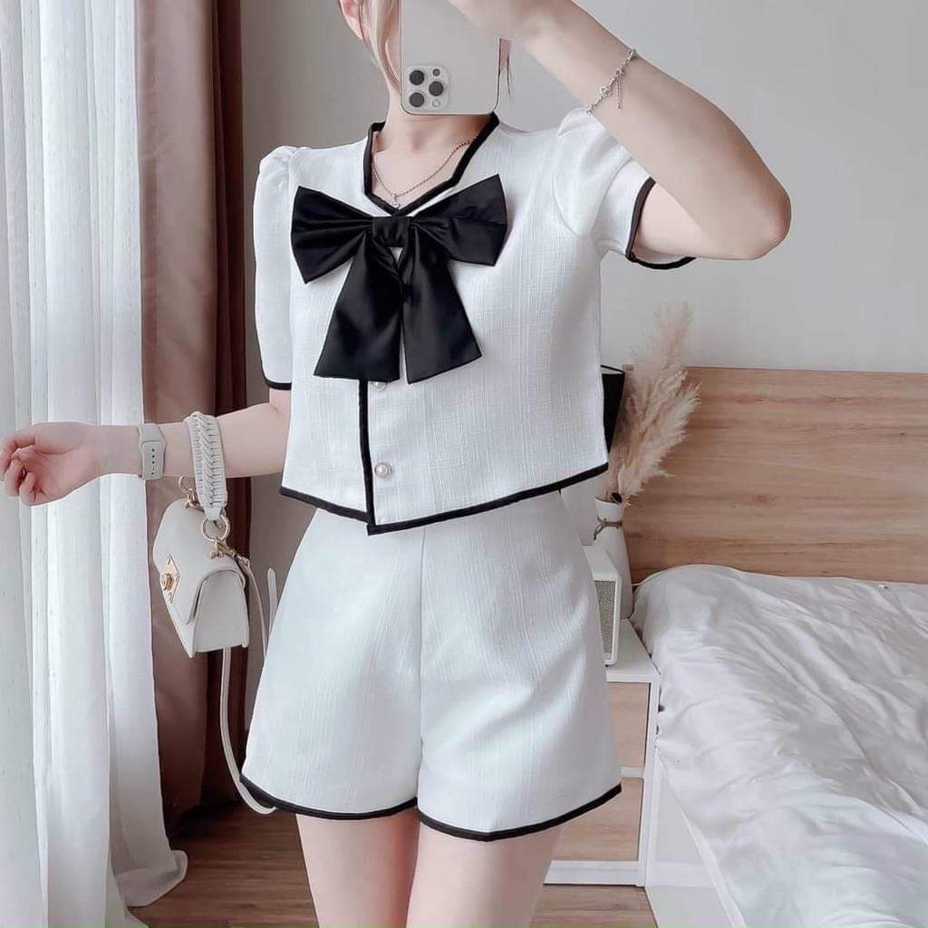 Sét Croptop Nơ Ngực CROOLL Nữ  - Bộ Nữ Viền Né Kèm Nơ Voan Cài Nút Kèm Quần Short Thiết Kế Sang Chảnh