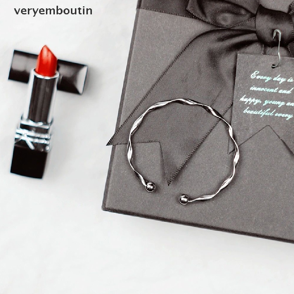 Vòng Tay Kim Loại Dạng Xoắn Phong Cách Cổ Điển Cao Cấp Đơn Giản Có Thể Điều Chỉnh Dành Cho Nữ