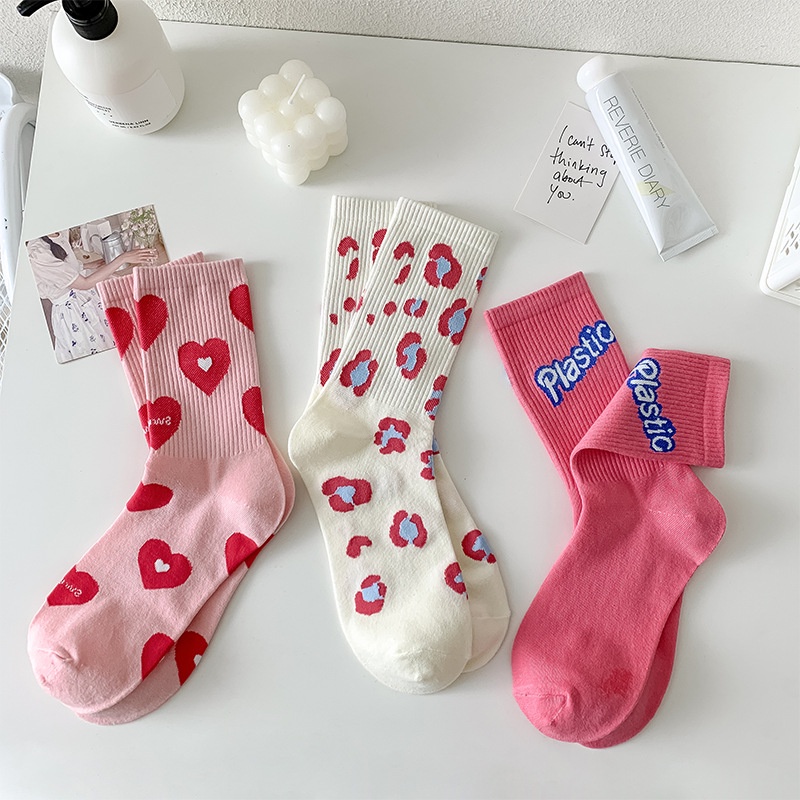 Đôi Vớ cotton Họa Tiết Hoa Và Chữ love Màu Hồng Dễ Thương Bắt Mắt