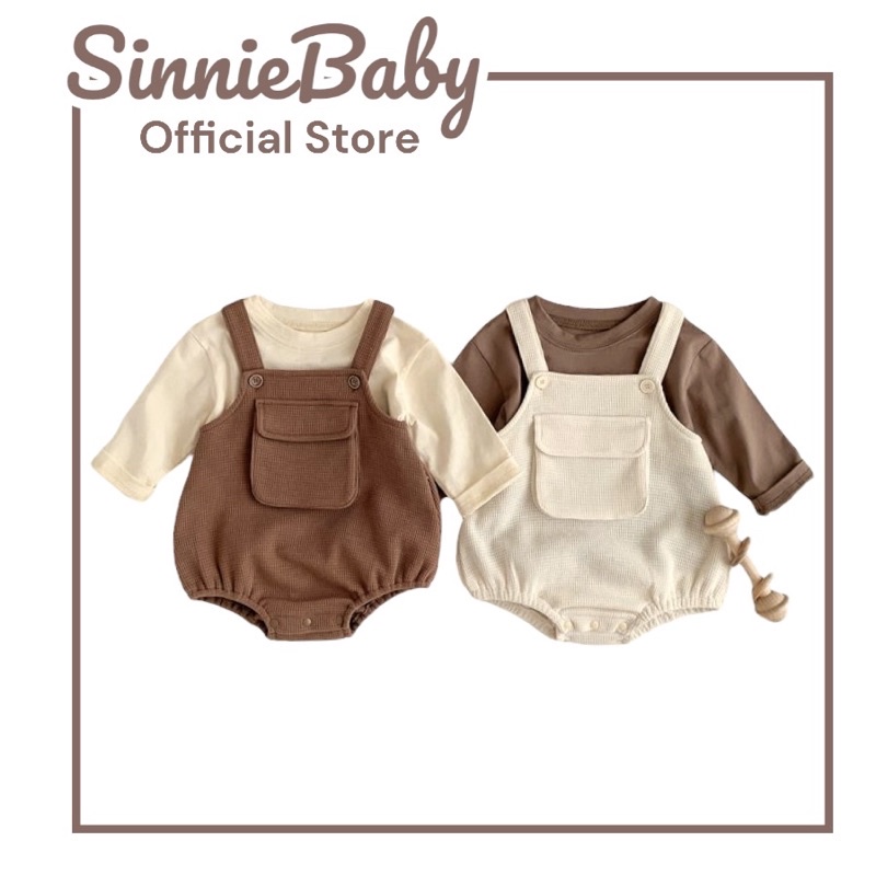 Yếm dạng bodysuit cho bé Sinnie, vải cotton tổ ong thấm hút tốt.