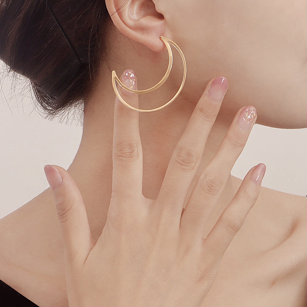 Khuyên Tai Kim Loại Hình Trăng Khuyết Phong Cách Retro