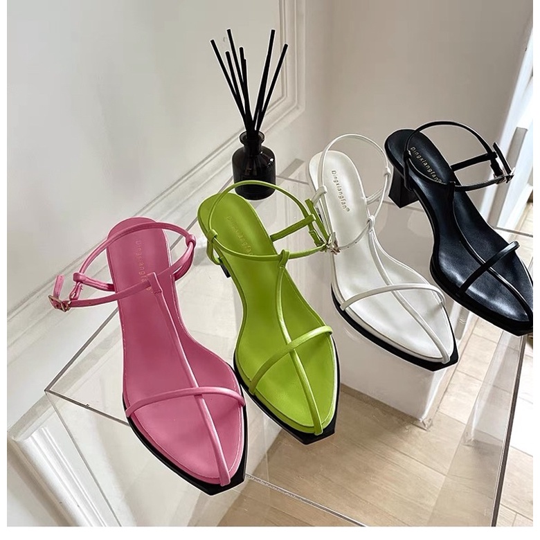 Giày sandal dây bít mũi