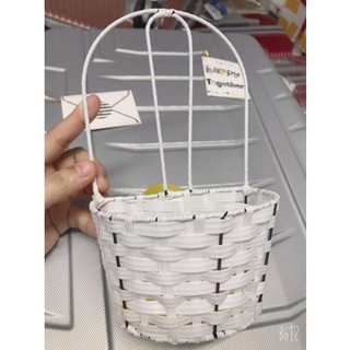 Giỏ mây cắm hoa treo tường