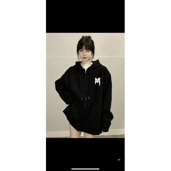 Áo Khoác Nỉ Dáng Rộng Màu Đen Logo Chữ M , Có Mũ Tay Dài Phong Cách Hàn Quốc