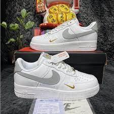 Giày AF1 AIR FORCE Trắng Vệt xám LOGO Vàng, Giày Air Force 1 trắng xám thấp mới full phụ kiện HOT HIT 2023