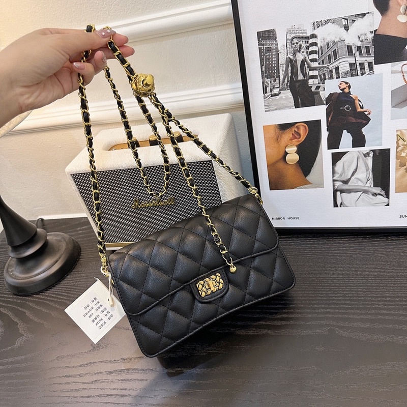 Túi đeo chéo nữ trần trám dây xích Hana Kimi