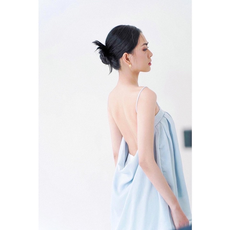 - ÁO LỤA TRỄ LƯNG, CHÂN VÁY LỤA DÀI NHÚN HÔNG