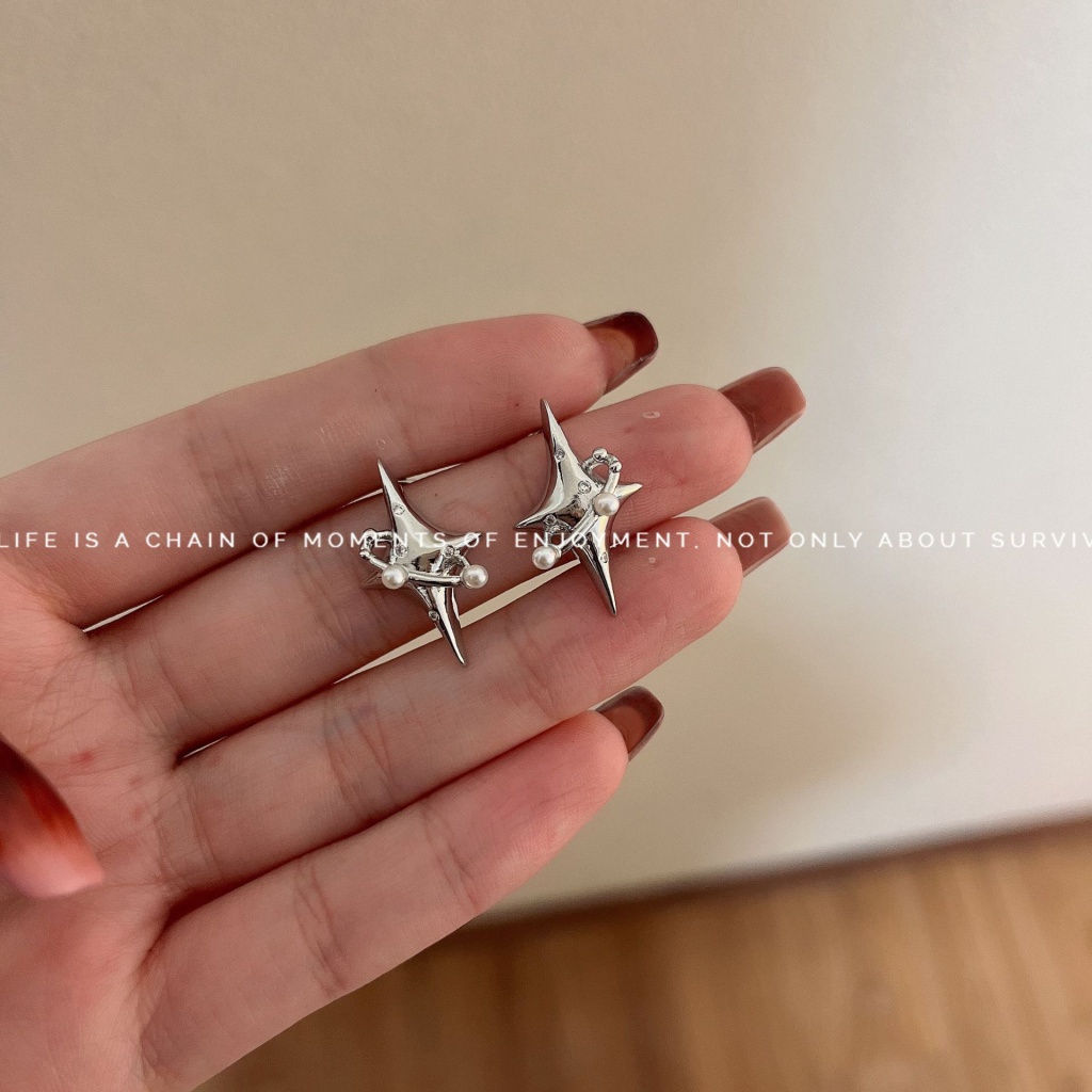 Bông Tai Ngôi Sao Năm Cánh Đính Ngọc Trai Thiết Kế Đặc Biệt Cho Nữ Ins