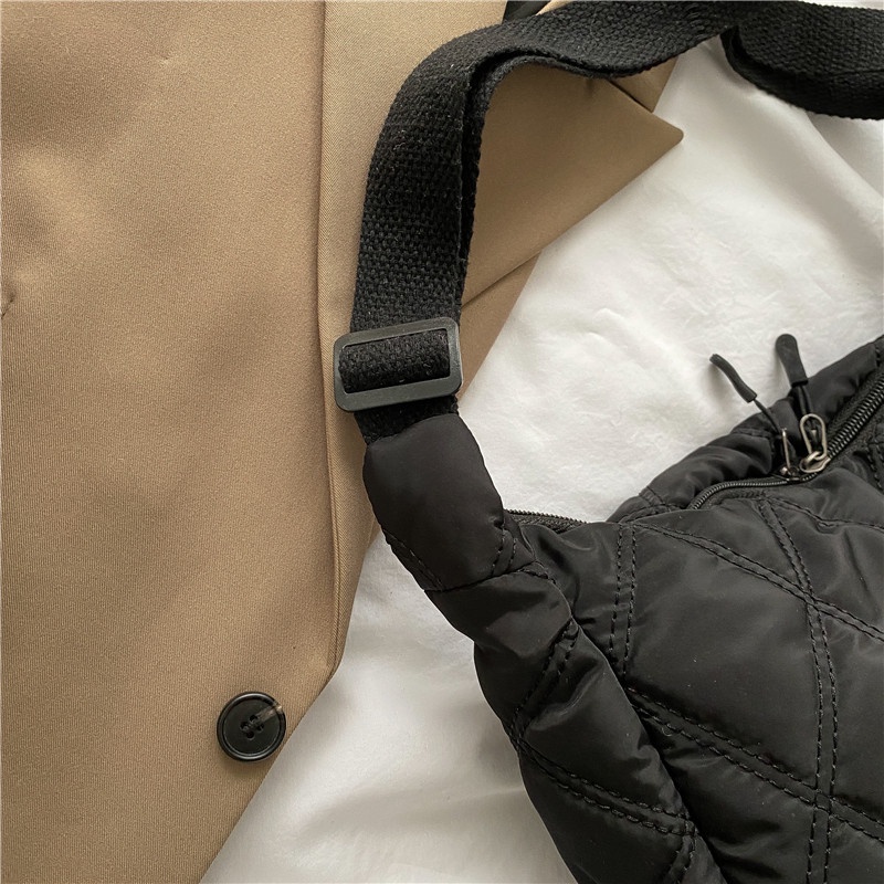 1 Túi Đeo Vai Sức Chứa Lớn Thêu Họa Tiết Thỏ Đơn Giản Cho Nữ