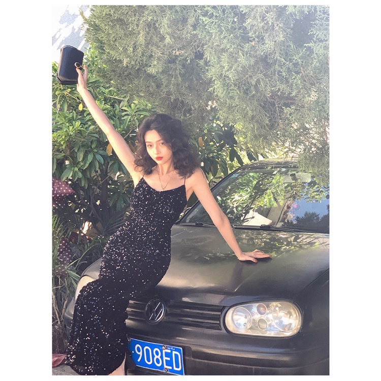 Đầm Nhung Hai Dây Cổ Chữ v Đính Kim Sa Lấp Lánh Thời Trang