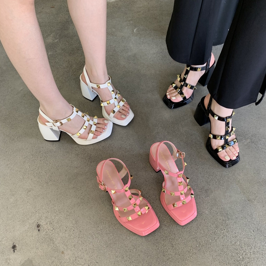 Giày Cao Gót Da Bóng Đế Dày Hở Ngón Đính Đinh Tán Chống Thấm Nước Thời Trang Xuân Hè 2023 Cho Nữ